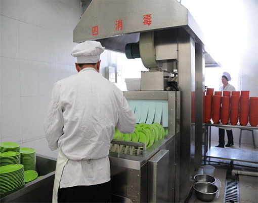 食堂使用洗碗机清洗剂更卫生干净